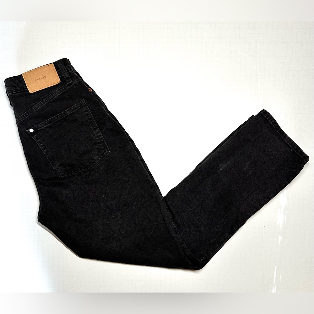 &Denim Vintage Mom Jeans – Size 6. Ultra high waist with ankle-length cut